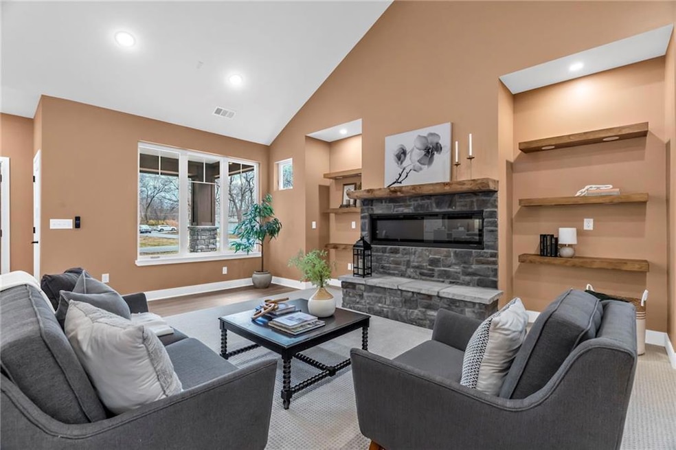 920 N 14th St, Leavenworth, KS 66048 - photo 1