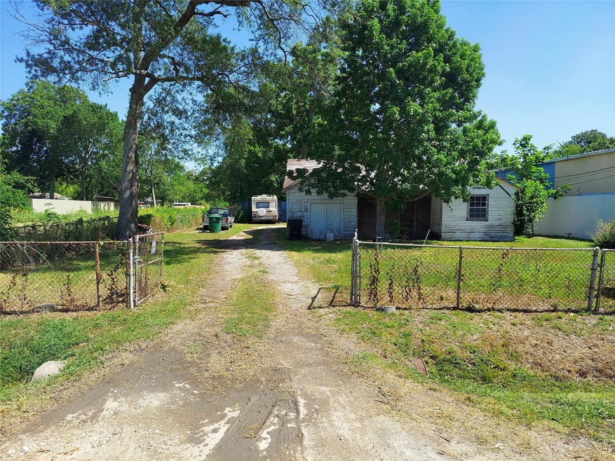 2904 De Soto St, Houston, TX 77091 - photo 1