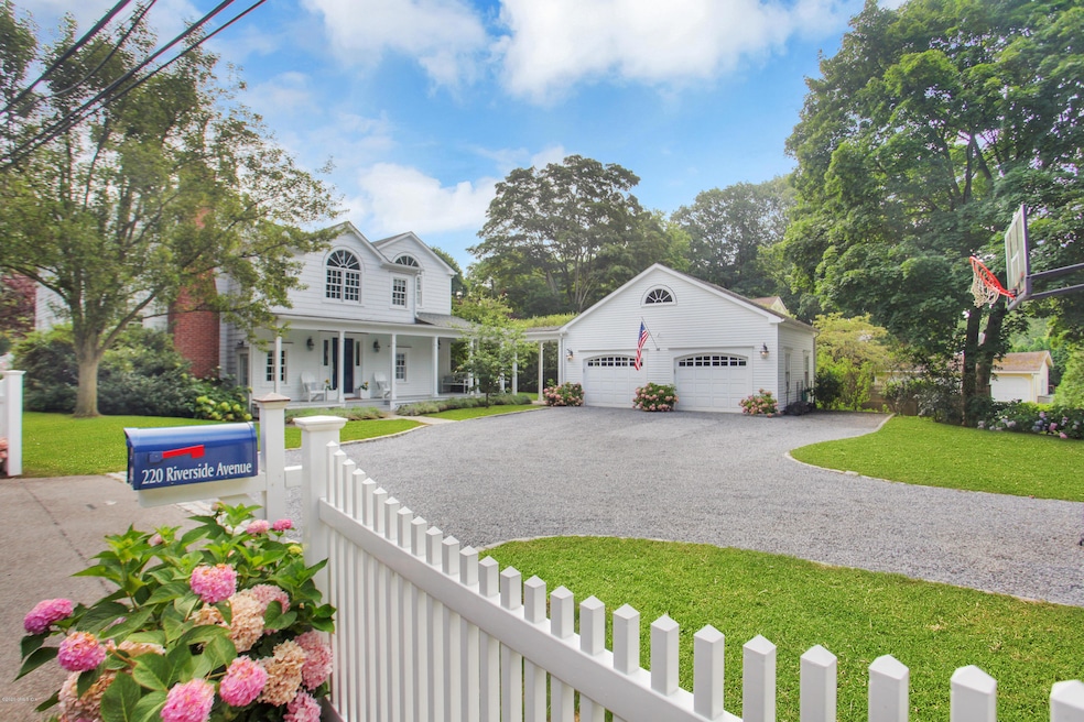 220 Riv Ave01-