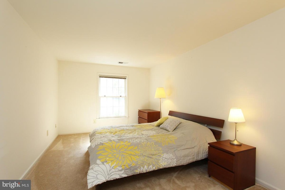 5700 Brewer House Cir unit 101, Rockville, MD 20852 - photo 1