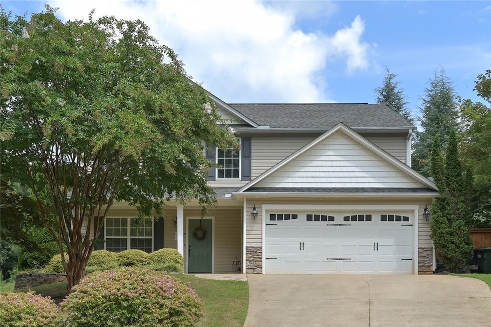 509 Oak Cir, Easley, SC 29640 - photo 1