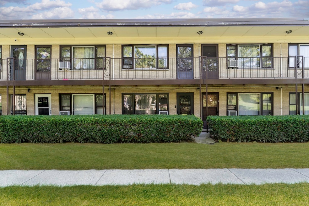 23 King Arthur Ct unit 6, Northlake, IL 60164 - photo 1