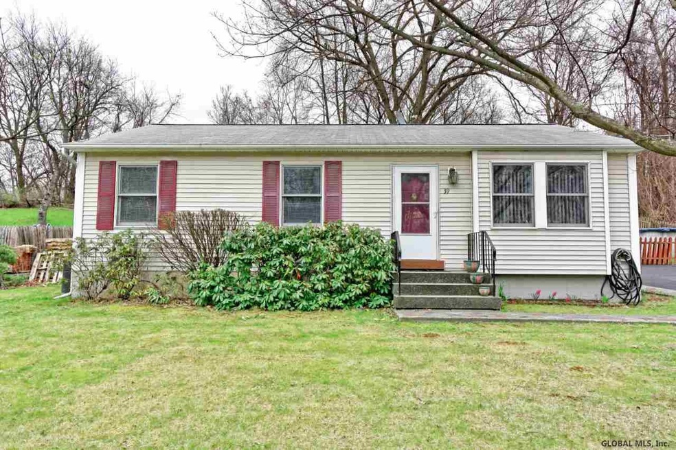 39 Railroad Ave, Rensselaer, NY 12144 - photo 1