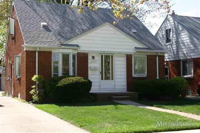 27129 Leroy St, Roseville, MI 48066 - photo 1