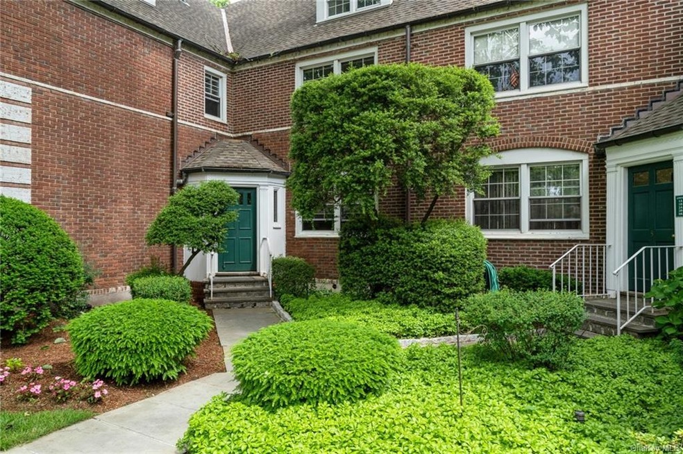 3 Sentry Place unit 2D, Scarsdale, NY 10583 - photo 1