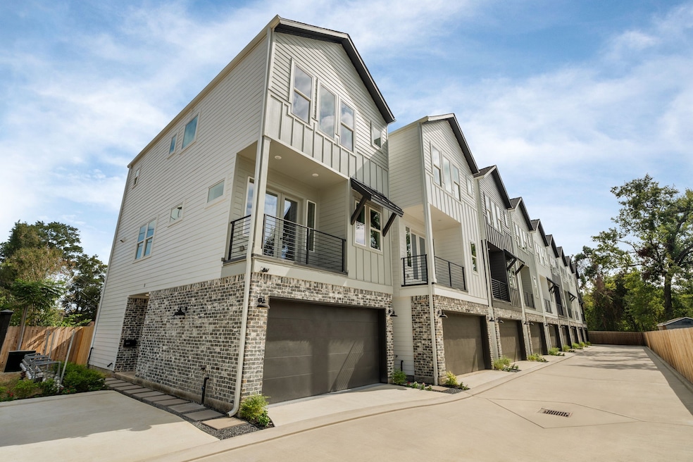 For Sale $414,900 • Co-Listing Agent