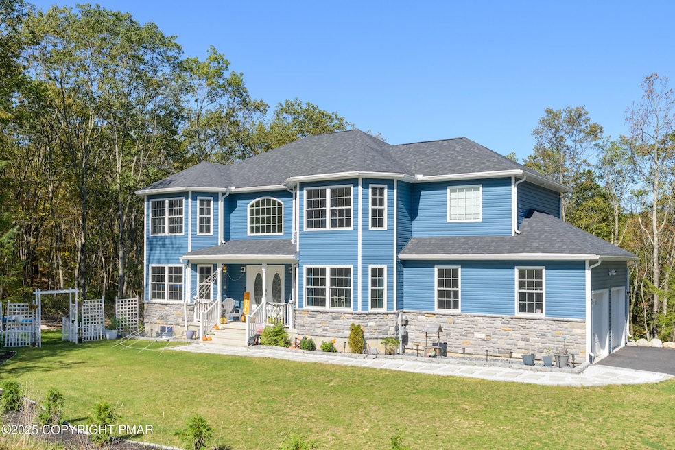 322 Russell Ct, Effort, PA 18330 - photo 1