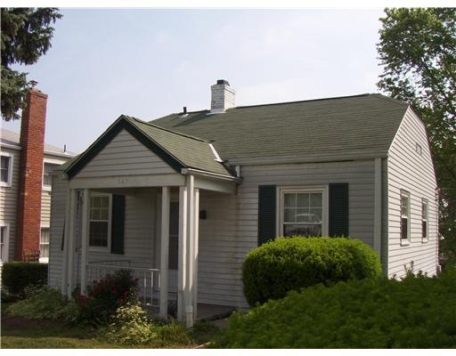 Exterior Front. Great location for Downtown commut