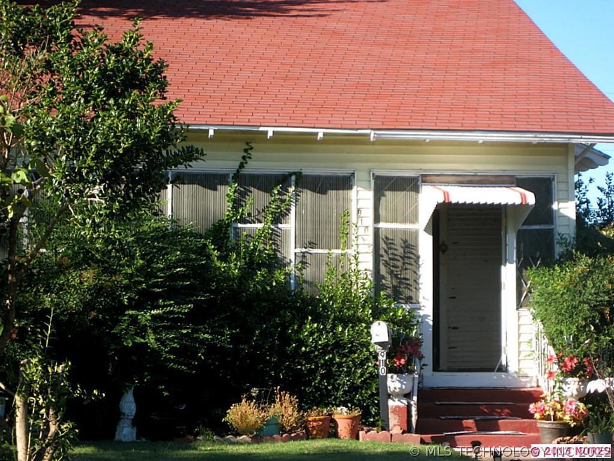 910 W Broadway St, Henryetta, OK 74437 - photo 1