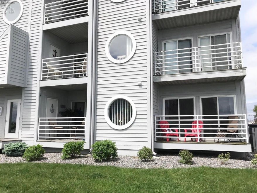158 Clinton Reef Dr unit 158, Port Clinton, OH 43452 - photo 1