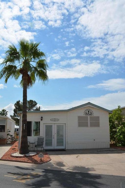 1 Beautiful curb appeal.JPG