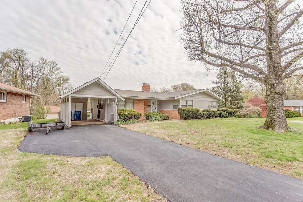 Welcome to 301 Crestwood, Collinsville