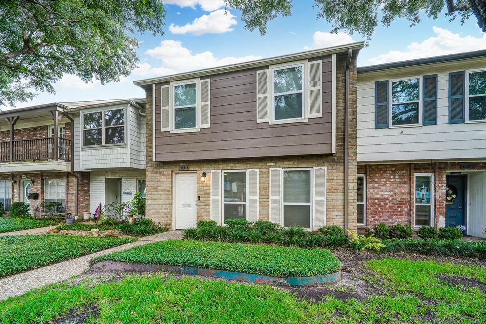 10313 Longmont Dr unit 37, Houston, TX 77042 - photo 1