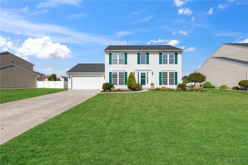 2466 King Fisher Ln, Niagara Falls, NY 14304 - photo 1