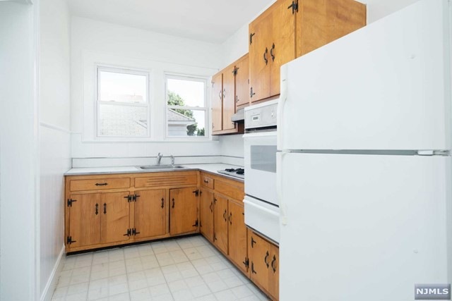 35 Irving Terrace unit 4, Bloomfield, NJ 07003 - photo 1