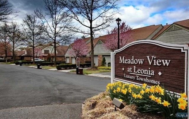 20 Meadowview Ct, Leonia, NJ 07605 - photo 1