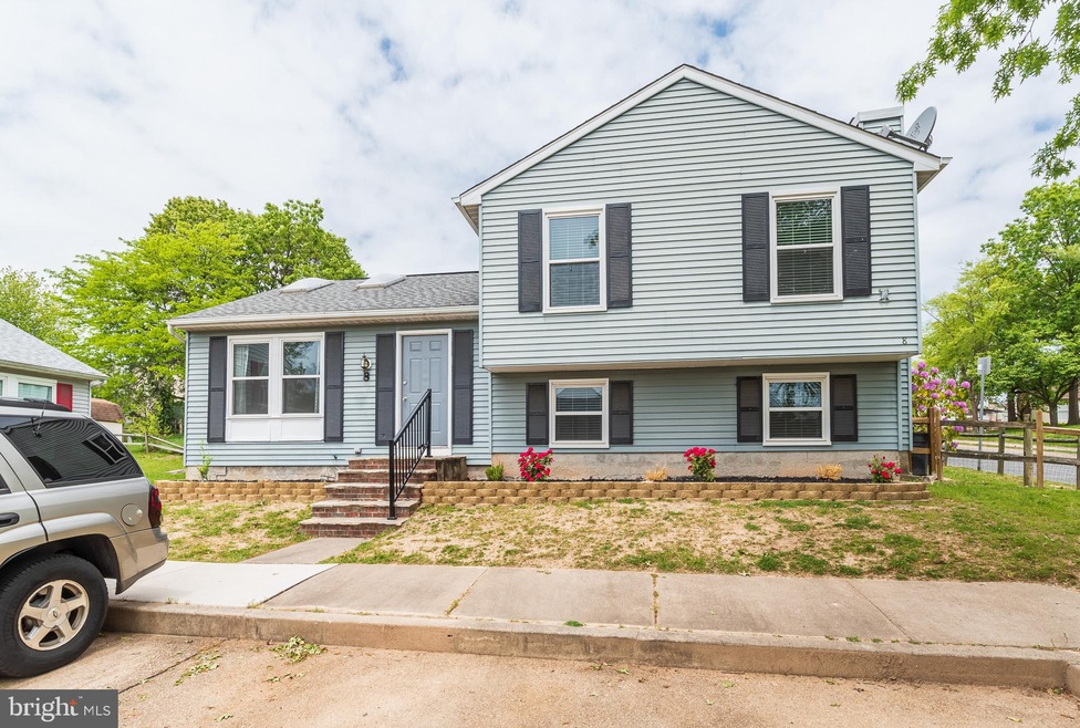 8 Chatterly Ct, Perry Hall, MD 21128 - photo 1