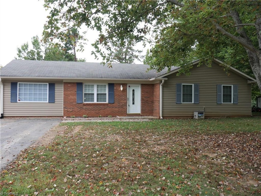 353 Ridgecrest Dr, King, NC 27021 - photo 1