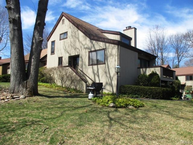 524 Chapokele Ln unit A, Stratford, CT 06614 - photo 1