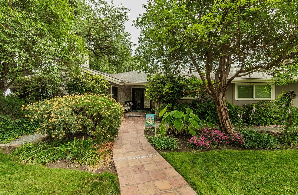 3670 S Newmark Ave, Sanger, CA 93657 - photo 1