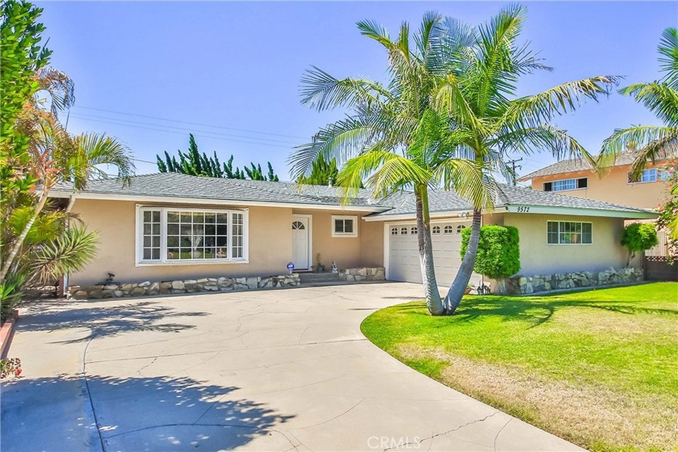 9572 Dewey Drive Front