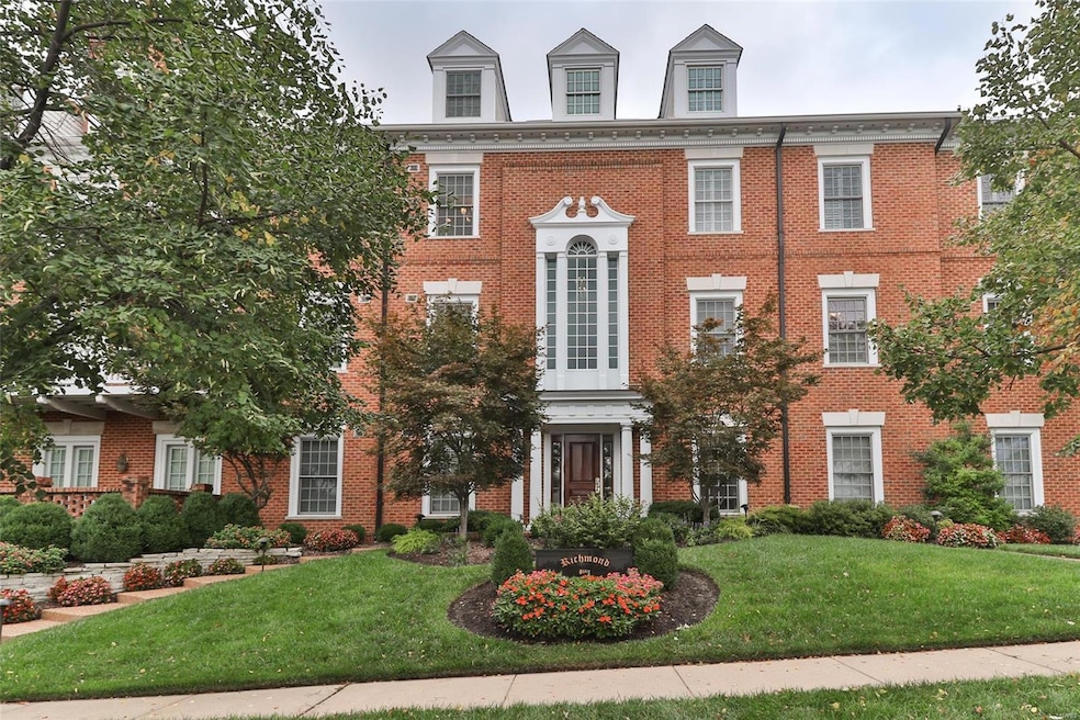 23 Topton Way unit 2A, Saint Louis, MO 63105 - photo 1