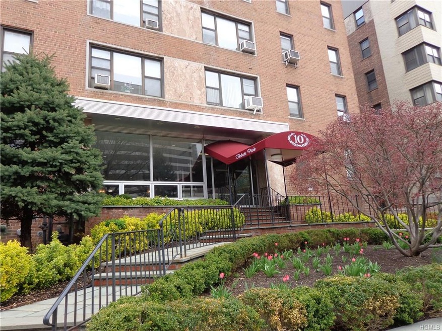 Tibbets Park unit 6A, White Plains, NY 10601 - photo 1