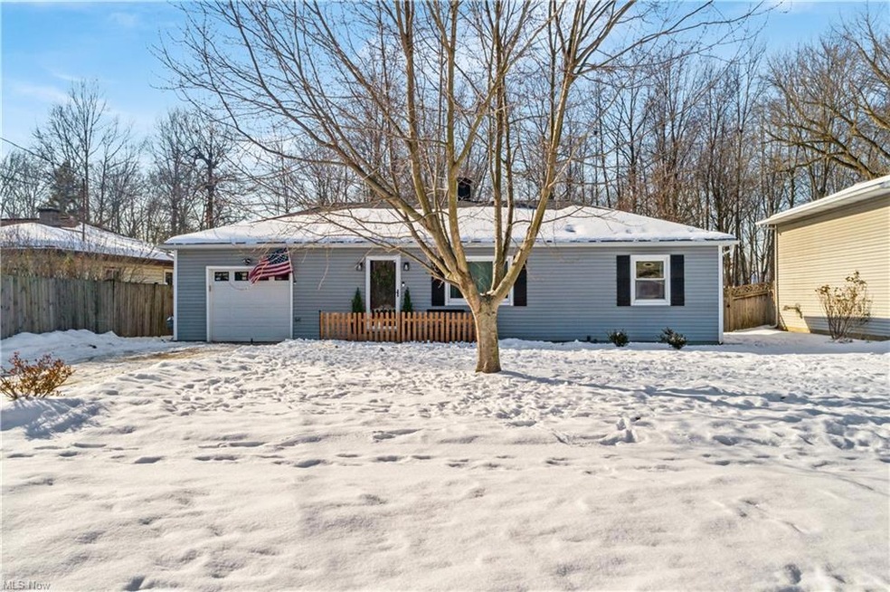 424 Buckeye Dr, Sheffield Lake, OH 44054 - photo 1