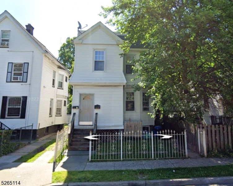 174 Sanford St  