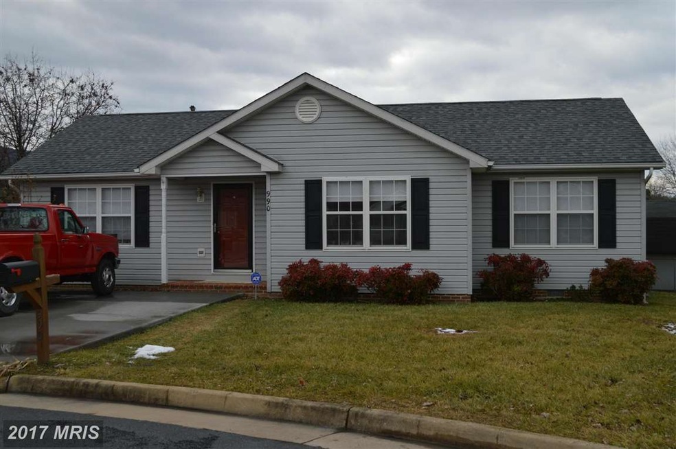 990 Dutchess Cir, Strasburg, VA 22657 - photo 1