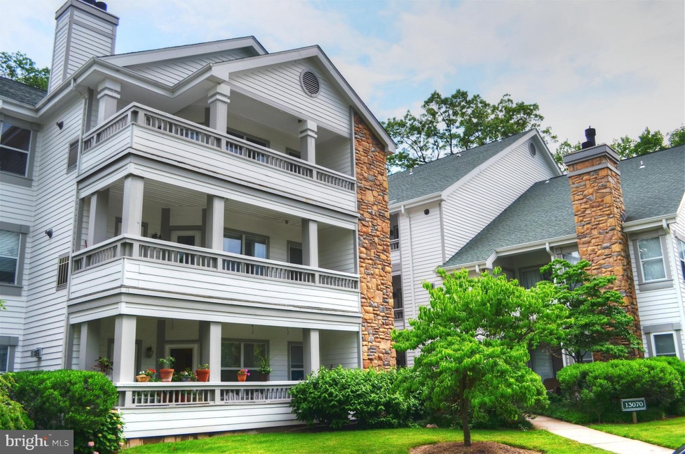 13070 Autumn Woods Way unit 303, Fairfax, VA 22033 - photo 1