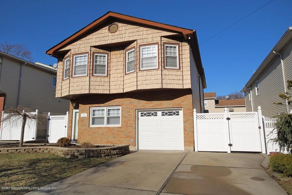 709 Carlton Blvd, Staten Island, NY 10312 - photo 1