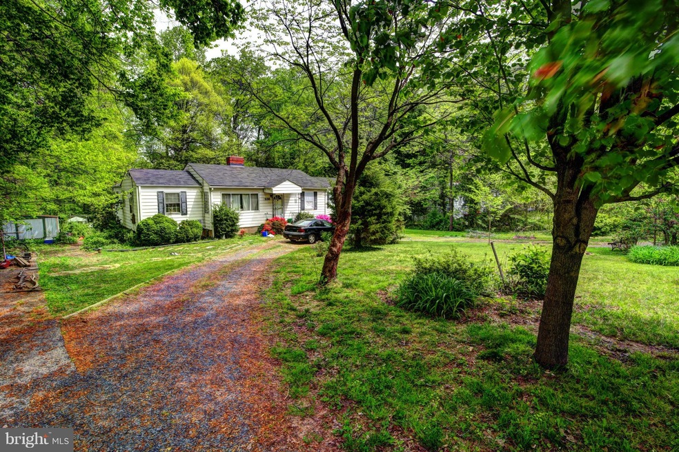 8938 Littleton St, Fairfax, VA 22032 - photo 1