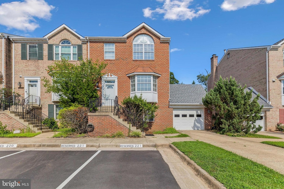 46609 Silhouette Square, Sterling, VA 20164 - photo 1