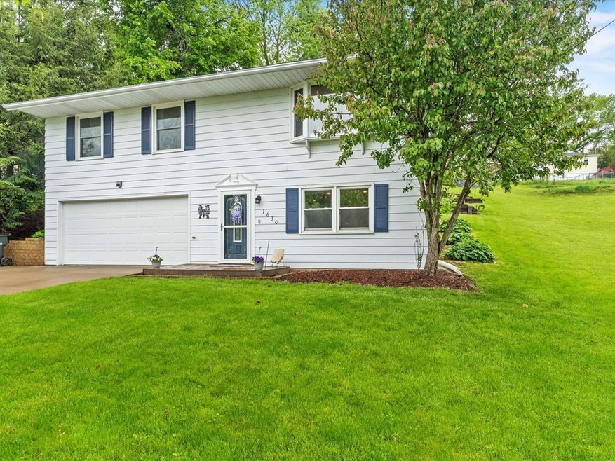 1630 Valley St NW, Cedar Rapids, IA 52405 - photo 1