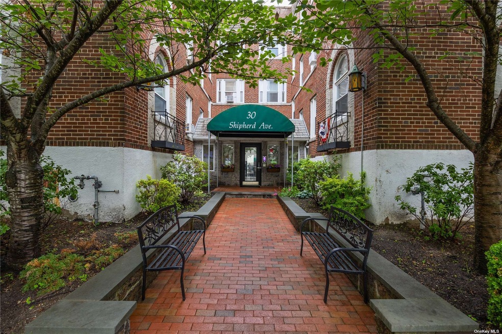 30 Shipherd Ave unit 4A, Lynbrook, NY 11563 - photo 1