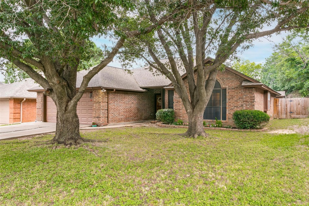 7517 Dana Ln, North Richland Hills, TX 76182 - photo 1