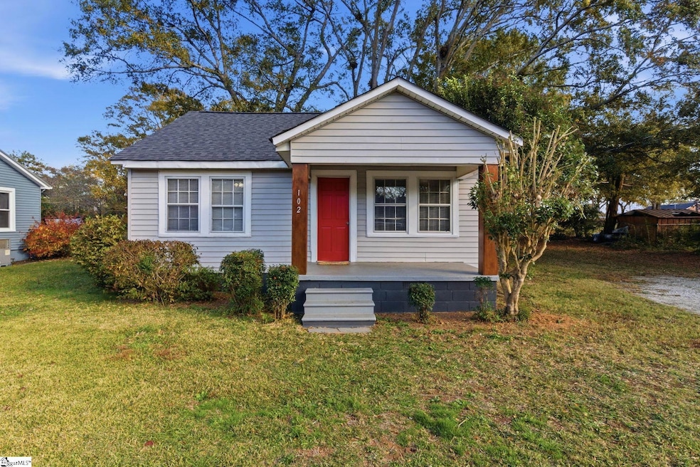 102 Milliken St, Laurens, SC 29360 - photo 1