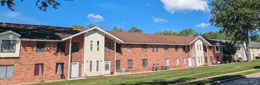 10 Aspen Ct, Coram, NY 11727 - photo 1