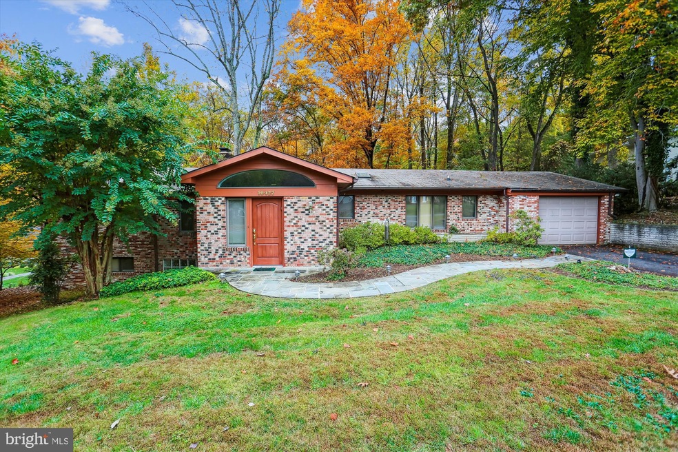 10427 Windsor View Dr, Potomac, MD 20854 - photo 1