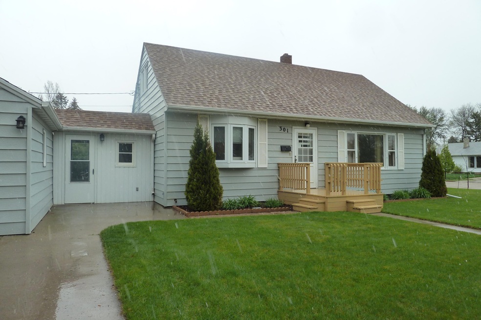 301 14th Ave NE, Jamestown, ND 58401 - photo 1