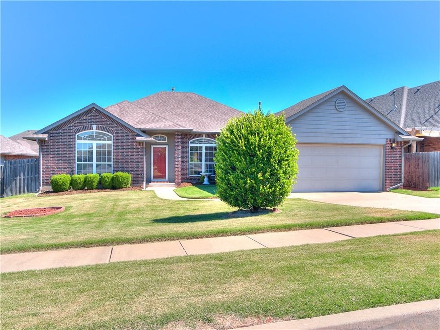 2517 SE 10th St, Moore, OK 73160 - photo 1