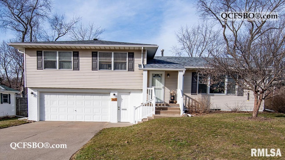 1610 Elmwood Ave, Bettendorf, IA 52722 - photo 1