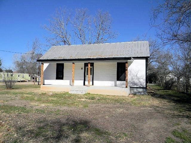604 Whitney St, Fredericksburg, TX 78624 - photo 1