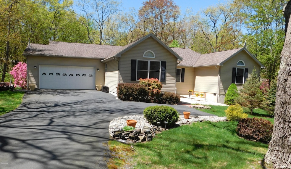 118 Hillside Dr, Hawley, PA 18428 - photo 1