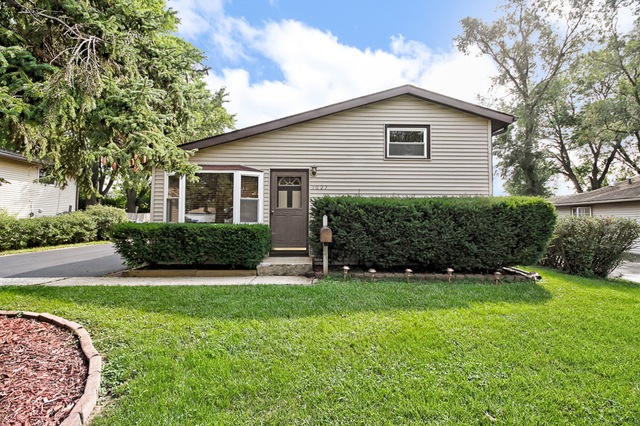 1027 Tacoma St, Carpentersville, IL 60110 - photo 1