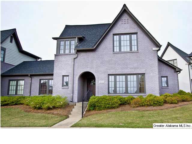 Beautiful home in great neighborhood! Location! Lo