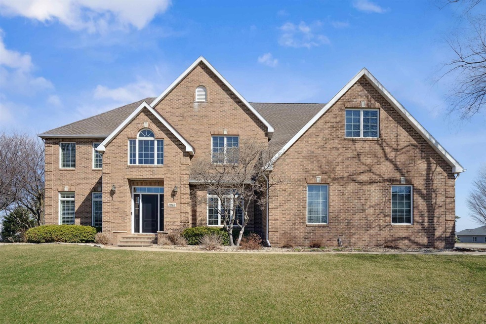 1910 Partridge Ln, Waterloo, IA 50701 - photo 1