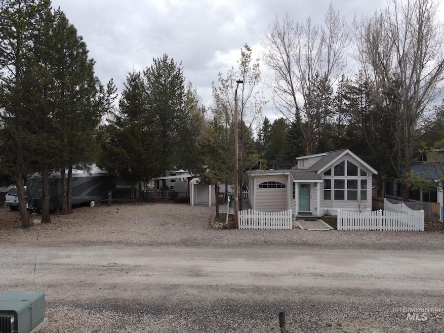 514 N Sawyer St unit A41 & A43, Cascade, ID 83611 - photo 1