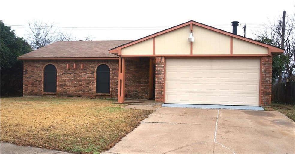 7404 Sandhurst Ln S, North Richland Hills, TX 76182 - photo 1